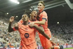 Marcus Rashford ghi hai bàn giúp Barcelona giành chiến thắng 2-1 trên sân Newcastle.