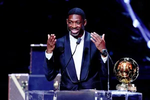 Ousmane Dembele trở thành cầu thủ người Pháp thứ 6 giành Quả bóng Vàng.
