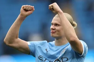 Erling Haaland ghi 2 bàn từ phút 90 trở đi giúp Man.City đè bẹp Burnley 5-1.