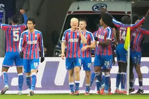 Crystal Palace dễ dàng giành đánh bại Dynamo Kyiv 2-0 trong trận mở màn UEFA Conference League.