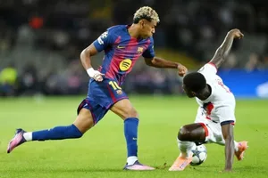 Lamine Yamal bẻ lưng hậu vệ là chuyện ‘cơm bữa’ ở Barcelona