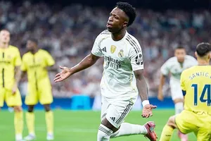 Vinicius Junior lập cú đúp giúp Real Madrid đánh bại Villarreal 3-1.