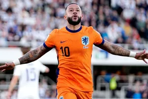 Memphis Depay là cầu thủ ghi bàn nhiều nhất lịch sử đội tuyển Hà Lan với 52 bàn thắng.