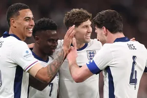 Tuyển Anh thắng 3-0 trước Xứ Wales khi các bàn thắng đều đến trong 20 phút đầu tiên.