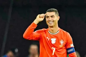 Cristiano Ronaldo lần thứ 6 trong thập kỷ đứng đầu danh sách kiếm tiền của Forbes.