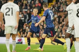 Leandro Trossard ghi bàn thắng đầu tiên của anh tại giải Ngoại hạng Anh sau gần 6 tháng.