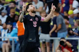 Lionel Messi lần đầu tiên giành được danh hiệu Chiếc giày vàng MLS.