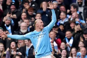 Erling Haaland ghi 23 bàn thắng chỉ sau 13 trận cho Man.City và đội tuyển Na Uy.