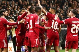 Liverpool ngược dòng ngoạn mục giành chiến thắng 5-1 ngay trên sân Eintracht Frankfurt.