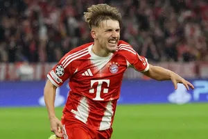 Cầu thủ 17 tuổi Lennart Karl trở thành người trẻ nhất ghi bàn cho Bayern Munich tại Champions League.
