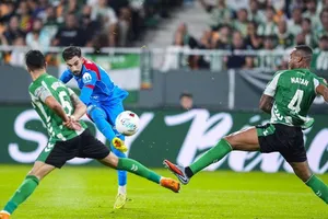 Atletico Madrid kéo dài chuỗi trận bất bại tại La Liga lên 9 trận sau khi đánh bại Real Betis 2-0.