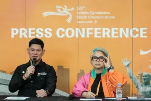 Chủ tịch Ủy ban Olympic Indonesia, Raja Sapta Oktohari (trái).