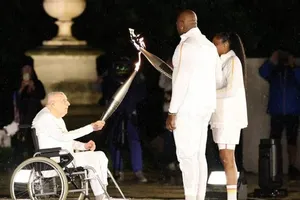 Charles Coste gần đây vinh dự là người rước đuốc tại Thế vận hội Olympic Paris 2024.