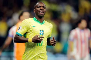 HLV Carlo Ancelotti triệu tập Vinicius Junior cho đội tuyển Brazil bất chấp những vấn đề tại CLB.