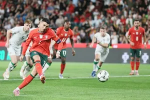 Cristiano Ronaldo đã trải qua một buổi tối đáng quên trong trận đấu tại Lisbon ở lượt đi.