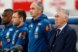 HLV Carlo Ancelotti và ban huấn luyện ở tuyển Brazil
