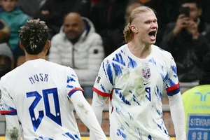 Erling Haaland tiếp tục phong độ ghi bàn hủy diệt với cú đúp giúp Na Uy thắng 4-1 ngay trên sân Italy.