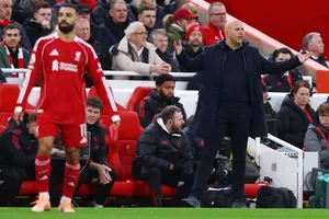 HLV Arne Slot nhận hoàn toàn trách nhiệm về trận thua đậm nhất của Liverpool tại Anfield.