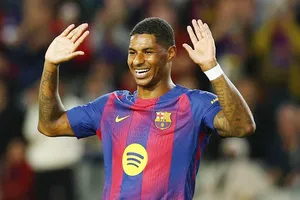 HLV Hansi Flick tin rằng Marcus Rashford đang được hưởng lợi từ việc thay đổi môi trường đến Tây Ban Nha.