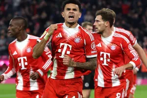 Bayern Munich cần 2 bàn thắng phút bù giờ mới đánh bại St. Pauli 3-1 trên sân nhà.