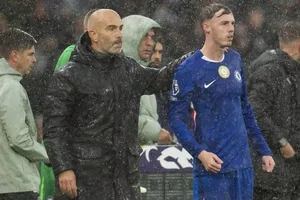 HLV Enzo Maresca và cậu học trò cưng Cole Palmer