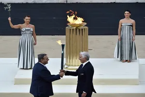 Ngọn lửa giờ đây rời khỏi nguồn gốc Hy Lạp để thắp sáng Thế vận hội Mùa đông 2026. 