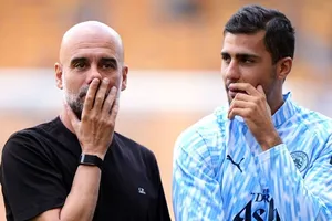 HLV Pep Guardiola tin rằng những vấn đề phòng ngự của Man.City một phần do thiếu Rodri.