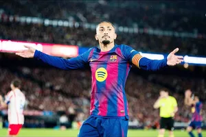 Raphinha khẳng định muốn ở lại Barcelona nhưng năm 2026 có thể là một quyết định phức tạp.