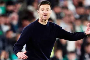 HLV Xabi Alonso được trao cơ hội thêm ít nhất hết tuần này để giữ ghế tại Real Madrid.