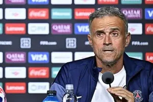 HLV Luis Enrique và Paris Saint-Germain đang chờ biết đối thủ ở chung kết Cúp Liên lục địa.