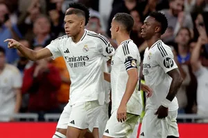 Kylian Mbappe ghi bàn giúp Real Madrid giành chiến thắng 2-1 trên sân Alaves.