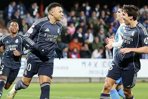 Kylian Mbappe ghi cú đúp trong chiến thắng Talavera 3-2 ở vòng 32 đội Copa del Rey.
