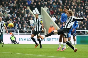 Pha ghi bàn dẫn trước 2-0 của Nick Woltemade