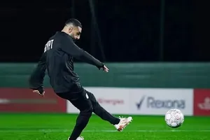 Mo Salah trên sân tập ở Morocco
