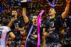 Sir Sicoma Monini Perugia vô địch trong cả 3 lần tham dự Giải vô địch bóng chuyền nam cấp CLB thế giới.