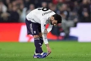 Bruno Fernandes dính chấn thương trong trận Aston Villa.