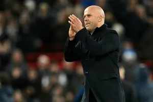 HLV Arne Slot của Liverpool tin rằng đội bóng của ông đang tự làm tổn hại đến hy vọng lọt vào top 4 Premier League.