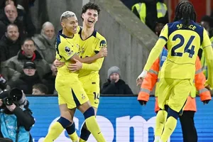 Archie Gray ghi bàn giúp Tottenham giành chiến thắng 1-0 trên sân Crystal Palace.