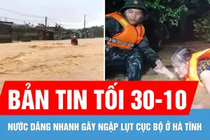 Bản tin tối 30-10: Mưa trắng trời gây ngập lụt cục bộ ở Hà Tĩnh; Gồng mình cứu dân trong lũ dữ