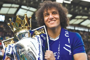 Luiz giảm lương vì Chelsea