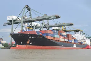 Chi phí logistics cao làm chi phí sản xuất doanh nghiệp tư nhân tăng cao Ảnh: CAO THĂNG