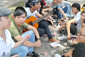 Gặp gỡ, giao lưu “để sống chậm trong thế giới nhanh”. Ảnh: VIỆT DŨNG