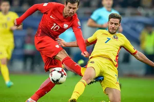 Ba Lan (trái) đang muốn nới rộng khoảng cách lên các đối thủ bám đuổi.