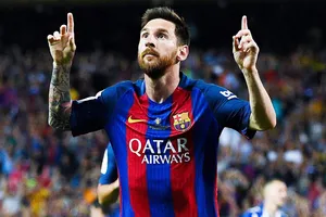 Dù hâm mộ Messi, nhưng những ai khoác chiếc áo như thế này đều bị cấm ở UAE.