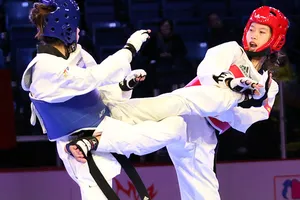 Nữ võ sĩ Hồ Thị Kim Ngân (giáp đỏ) là một trong những niềm hi vọng của Việt Nam tại giải. Ảnh: WTF