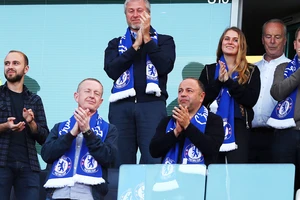 Ông chủ Roman Abramovich sẽ không để Antonio Conte thất vọng mà ra đi.