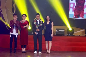 Văn Thanh đạt danh hiệu Cầu thủ trẻ xuất sắt nhất 2016