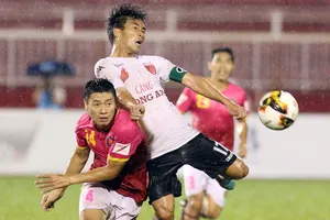 Giải đấu quốc nội của Việt Nam qua bao năm vẫn chưa thật sự chuyên nghiệp. Ảnh: Dũng Phương