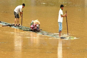 Mưa lũ đã cô lập các hộ dân ở huyện Mường Khương, Lào Cai. Ảnh TTXVN