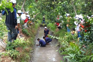 Du lịch miệt vườn ở huyện Phong Điền (Cần Thơ) thu hút nhiều du khách Ảnh: LÊ PHƯƠNG